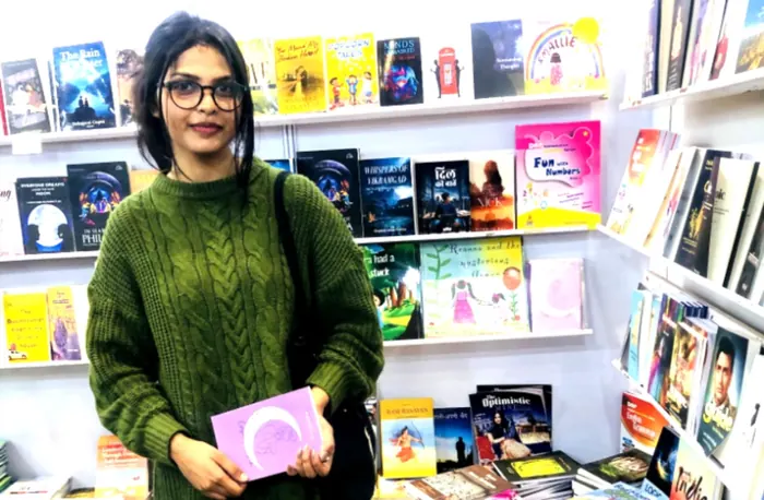 ఒక పుస్తకాల షాపులో Paridhi