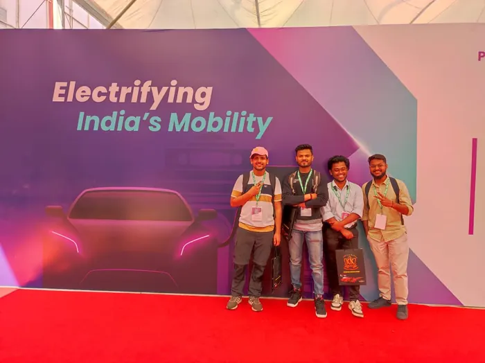 Electrifying India's Mobility ఎక్స్‌పోలో టీమ్