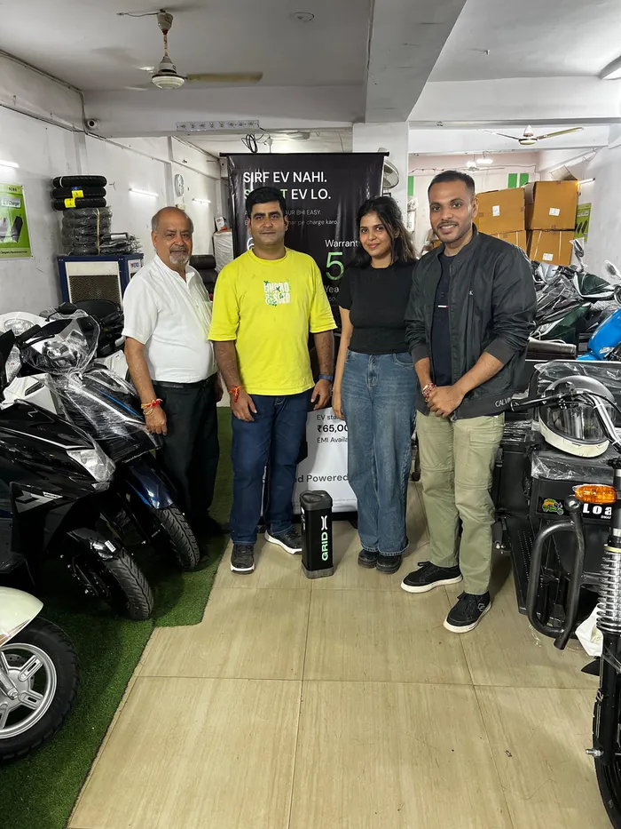 మా మొదటి డీలర్‌షిప్ పార్ట్‌నర్లలో ఒకరితో