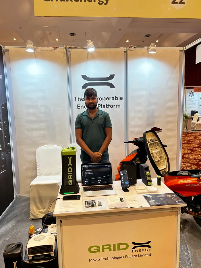 Battery Summitలో GridXenergy స్టాండ్ దగ్గర